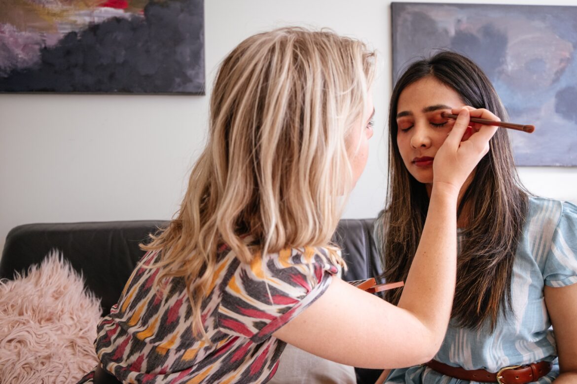 Essential Hacks Used By Bridal Makeup Artist Near Me To Avoid Disasters